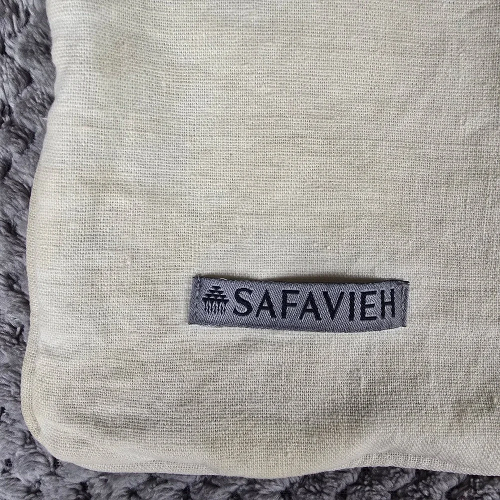 Safavieh this throw